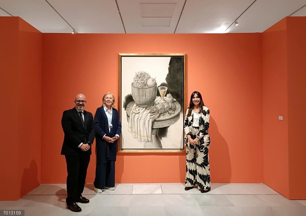 Granada.- El Centro Cultural CajaGranada abre este jueves la exposición 'Bodegón | La eternidad de lo inerte' De izquierda a derecha el director comercial de CaixaBank en Granada y Jaén, Amador Carmona, la presidenta de CajaGranada Fundación, María Elena Martín-Vivaldi, y la comisaria de la exposición 'Bodegón', María Toral
