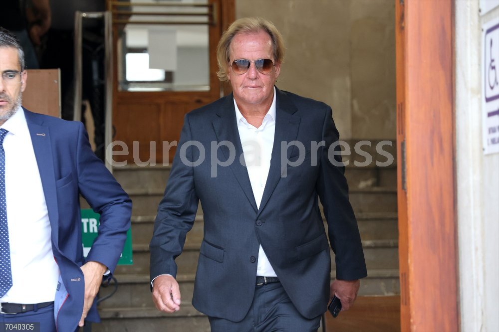 El empresario alemán Matthias Kühn declara en un juicio por ocultar 25 millones a Hacienda El empresario alemán Matthias Kühn a su salida de los juzgados, a 20 de octubre de 2025, en Palma de Mallorca, Mallorca, Islas Baleares (España). Kühn ha sido citado pos las presuntas maniobras que llevó a cabo para ocultar más de 25 millones de euros a Hacienda. Más de una decena de investigados declararán en la causa durante los próximos días.