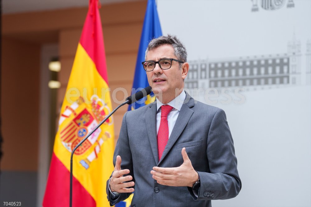 Bolaños se reúne con el presidente del Consejo General de la Abogacía Española El ministro de la Presidencia, Justicia y Relaciones con las Cortes, Félix Bolaños, ofrece declaraciones antes de una reunión con el  presidente del Consejo General de la Abogacía Española, en el Palacio de Parcent, a 20 de octubre de 2025, en Madrid (España). El encuentro tiene como objetivo principal abordar temas de actualidad que afectan a la abogacía, el ejercicio profesional y el funcionamiento de la justicia en España.