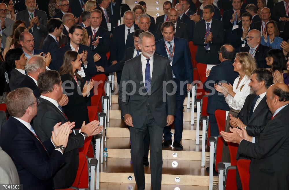 El Rey inaugura el XXVIII Congreso Nacional de la Empresa Familiar (Burgos) El Rey Felipe VI a su llegada a la inauguración del XXVIII Congreso Nacional de la Empresa Familiar en el Fórum Evolución Burgos, a 20 de octubre de 2025, en Burgos, Castilla y León (España). El Instituto de la Empresa Familiar es una organización empresarial independiente, sin ánimo de lucro y de ámbito estatal, que agrupa a un centenar de empresas familiares líderes en sus sectores de actividad en España.