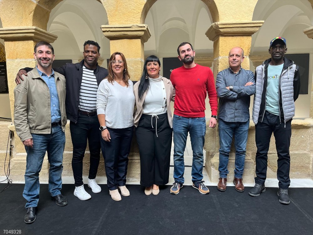 Diputación de Gipuzkoa crea un espacio para que las comunidades migrantes sean parte activa de la vida cultural Presentación del proyecto Sustraia eta ahotsak