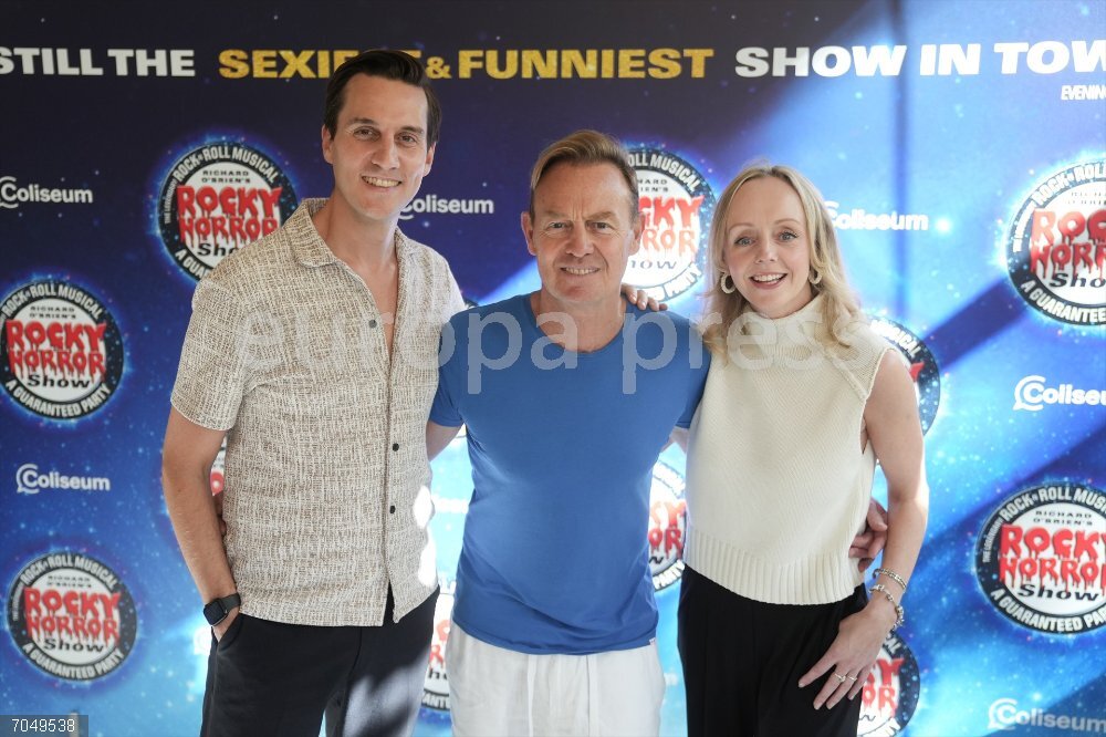 Jason Donovan presenta el musical ‘The Rocky Horror Show' en Barcelona (I-D) Los actores y cantantes James Bisp, Jason Donovan y Haley Flaherty presentan el musical ‘The Rocky Horror Show', en el Teatre Coliseum, a 23 de octubre de 2025, en Barcelona, Catalunya (España). Dirigido por Christopher Luscombe, el músical ‘The Rocky Horror Show' llega directo desde el West End al Teatre Coliseum con música en directo y con un elenco con Jason Donovan a la cabeza.