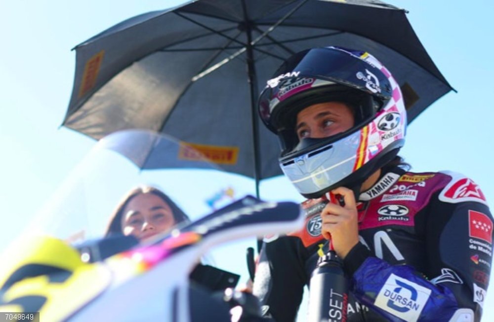 Arganda.- Una comitiva motera recibe este viernes a Beatriz Neila para celebrar su subcampeonato del mundo La subcampeona del mundo de motociclismo, Beatriz Neila