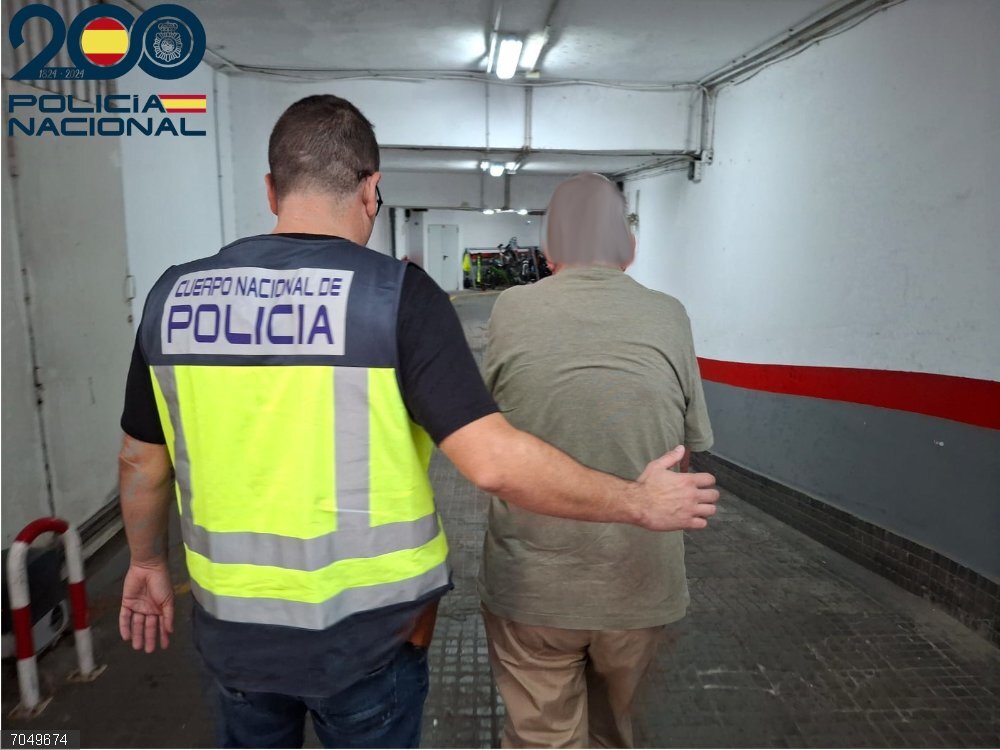 Detenido un hombre por descargar y almacenar fotos y vídeos con contenido pedófilo en Palma Detenido un hombre por descargar y almacenar fotos y vídeos con contenido pedófilo en Palma