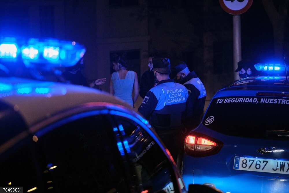 Suc.- Detenido por agredir a su pareja en su casa en Santa Cruz de Tenerife tras negarse a tener relaciones sexuales Agentes de la Policía Local de Santa Cruz de Tenerife intervienen tras una agresión de un hombre a su pareja en su vivienda
