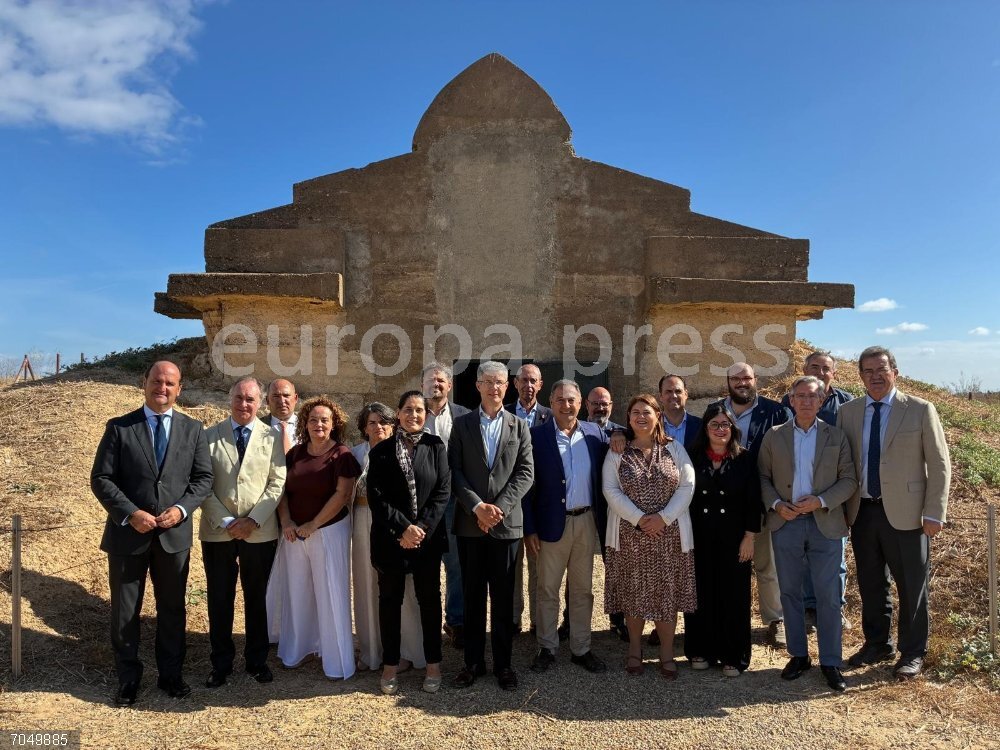 Sevilla.-La Junta destaca el papel de la Junta "por mantener vivo" el Dolmen de la Pastora de Valencina El delegado del Gobierno de la Junta de Andalucía en Sevilla, Ricardo Sánchez, preside la reunión semanal de coordinación con los delegados territoriales de la Junta en Sevilla