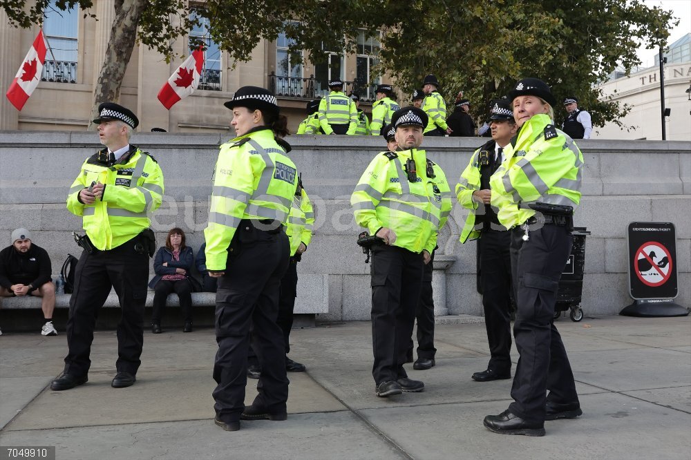 Ucrania.- La Policía británica detiene a tres sospechosos de trabajar para los servicios secretos rusos October 4, 2025, London, United Kingdom: Police officers ahead of a mass protest in Trafalgar Square, London. The protest organised by the Defend Our Juries group as part of its campaign to end the proscription of Palestine Action. The Prime Minister, Home Secretary and the Met Police requested that organisers postpone the protest after the Manchester synagogue attack, but the request was refused.