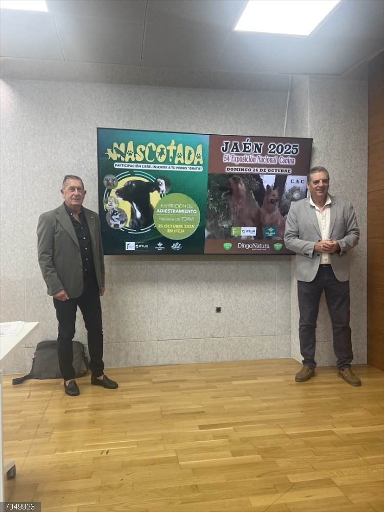 Jaén.- Más de 350 perros de raza participarán en la 54ª Exposición Nacional Canina 'Jaén 2025' Ángel Vera (dcha) y Adrián Argente (izq)