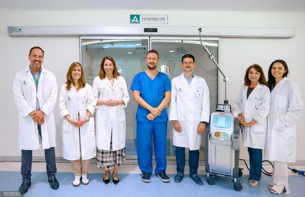 La Unidad de dermatología del Hospital Universitario Virgen del Rocío (HUVR) de Sevilla ha adquirido un nuevo equipamiento de láser vascular múltiplex que permite ampliar los tratamientos con láser La Unidad de dermatología del Hospital Universitario Virgen del Rocío (HUVR) de Sevilla ha adquirido un nuevo equipamiento de láser vascular múltiplex que permite ampliar los tratamientos con láser