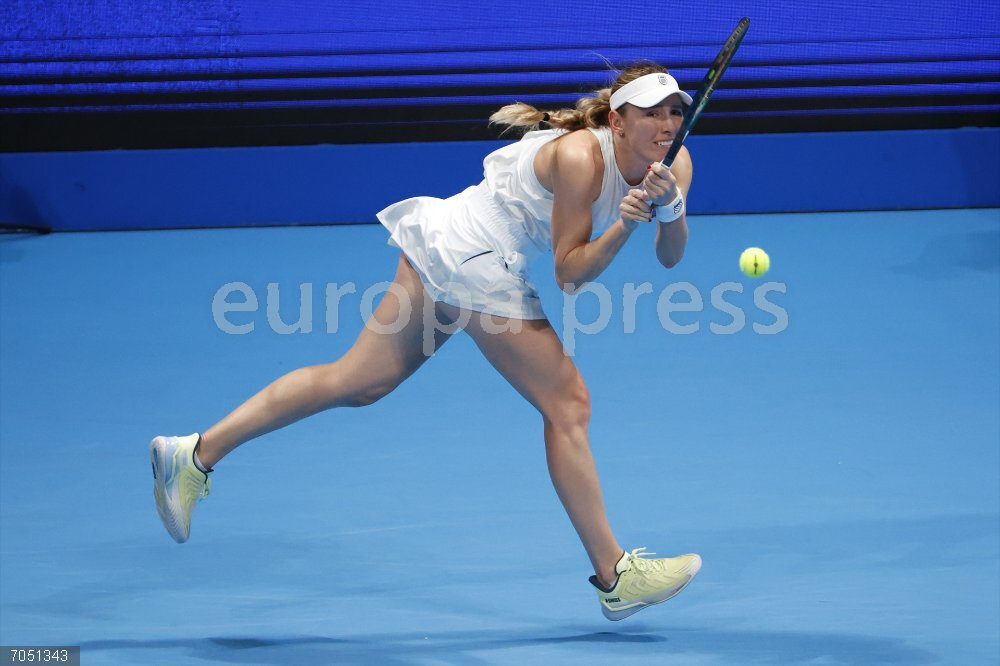 Tennis - Tokyo Open 24 October 2025, Japan, Tokyo: Russia's Ekaterina Alexandrova plays a backhand return against USA's Sofia Kenin during their quarterfinal match at the Toray Pan Pacific Open at Ariake Colosseum in Tokyo. Photo: Rodrigo Reyes Marin/ZUMA Press Wire/dpa