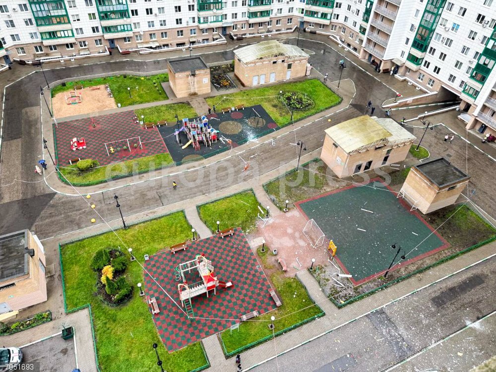 Aftermath Of Drone Attack On Moscow Region RUSSIA, MOSCOW REGION - OCTOBER 24, 2025: A view of an apartment building in the town of Krasnogorsk damaged by drone fragments,Image: 1047796051, License: Rights-managed, Restrictions: * Switzerland And Russia Rights Out *, Model Release: no, Credit line: Yekaterina Luka / Zuma Press / ContactoPhoto
Editorial licence valid only for Spain and 3 MONTHS from the date of the image, then delete it from your archive. For non-editorial and non-licensed use, please contact EUROPA PRESS.
