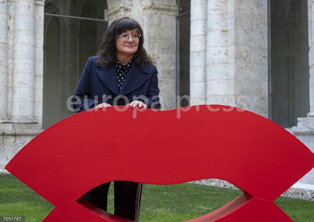 Isabel Coixet abre la 70ª Seminci con la película ‘Tres adioses’ en Valladolid La directora de cine, Isabel Coixet, durante la presentación de la película ‘Tres adioses’, en la 70ª Seminci, a 23 de octubre de 2025, en Valladolid, Castilla y León (España). El filme, basada en ‘Tre ciotole’, el libro póstumo y parcialmente autobiográfico de la activista feminista Michela Murgia.