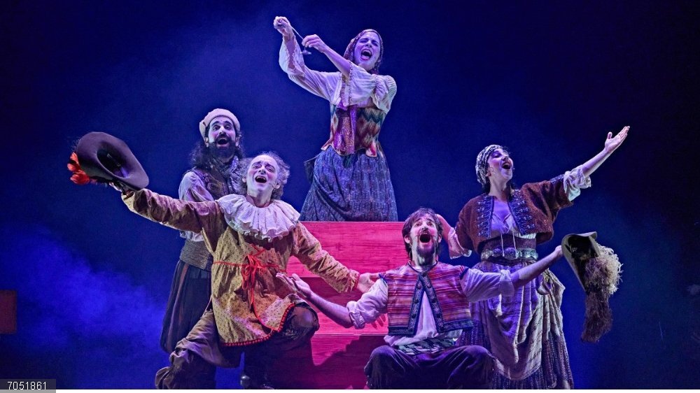 Coslada.- El Teatro Municipal acoge este sábado 'Farra', una propuesta escénica que combina fiesta, música y humor El espectáculo de la Compañía Nacional de Teatro Clásico ha recibido el Premio Max 2025 a Mejor Espectáculo Musical.