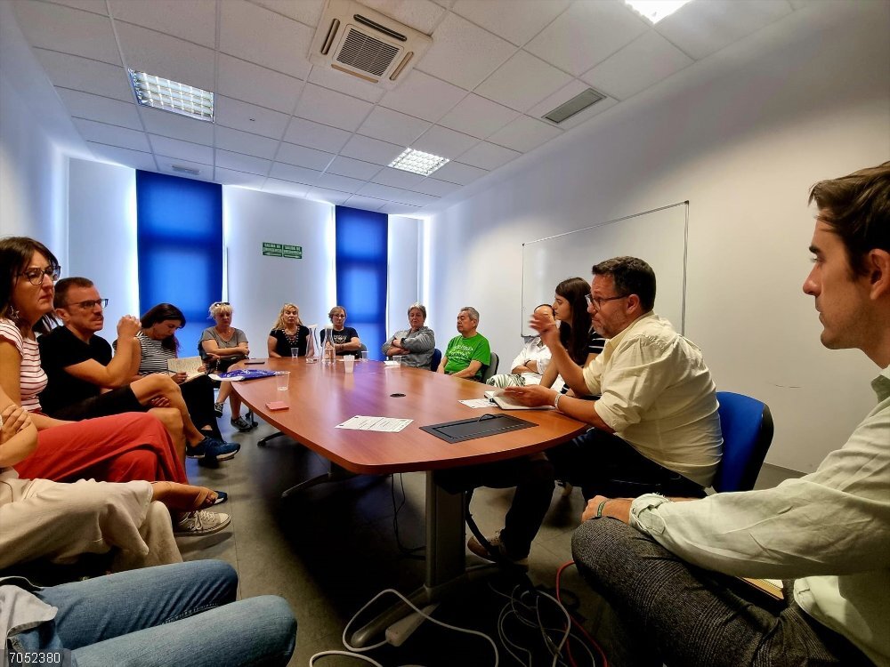 Málaga.- Adelante Andalucía acusa al PP y a la Junta de "asfixiar" a la Universidad de Málaga "con un préstamo trampa" Adelante Andalucía ha mantenido una reunión con representantes de la plataforma UMA x la Pública de la Universidad de Málaga