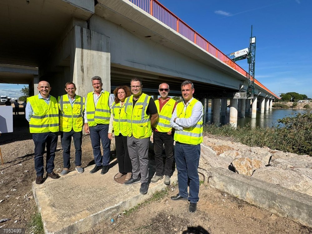 Valencia.- Arranca la restauración de las estructuras de la autovía de El Saler sobre el Turia La Generalitat inicia la restauración de las estructuras de la autovía de El Saler sobre el río Turia con una inversión de un millón de euros