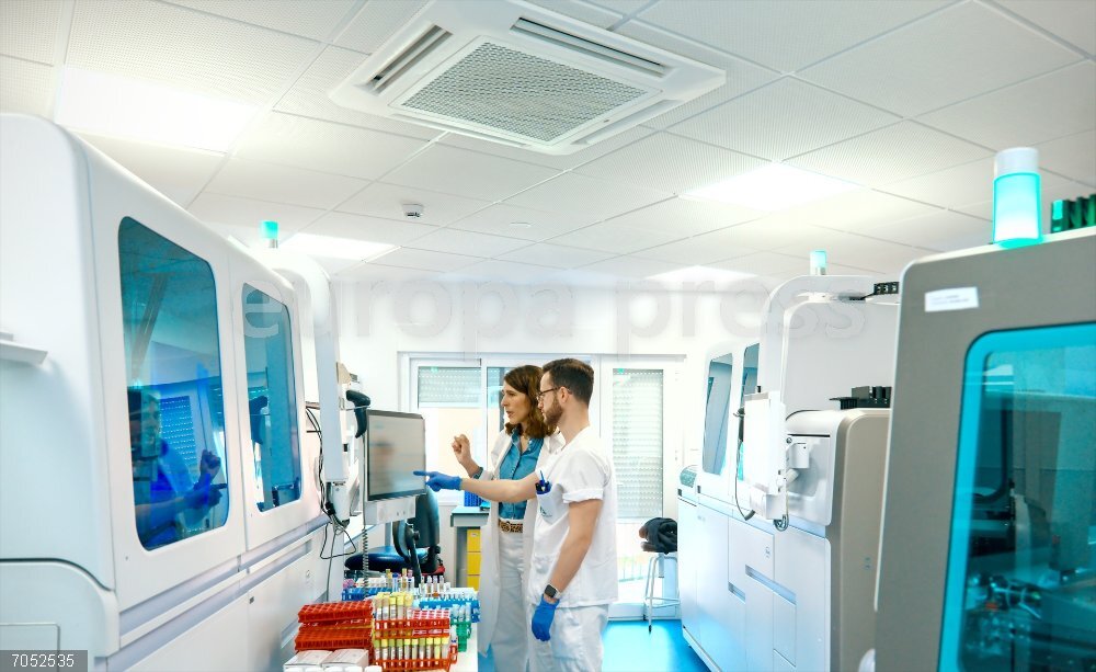 Sevilla.-Hospital Virgen del Rocío, designado como unidad de referencia para vigilancia de virus del Covid, gripe y VRS Servicio de Microbiología del Hospital Universitario Virgen del Rocío de Sevilla