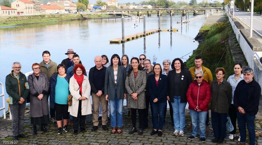 El BNG propone un plan de regeneración de los ecosistemas fluviales y crear una Agencia del Clima y la Meteorología La portavoz nacional del BNG, Ana Pontón, en una visita a Pontecesures.