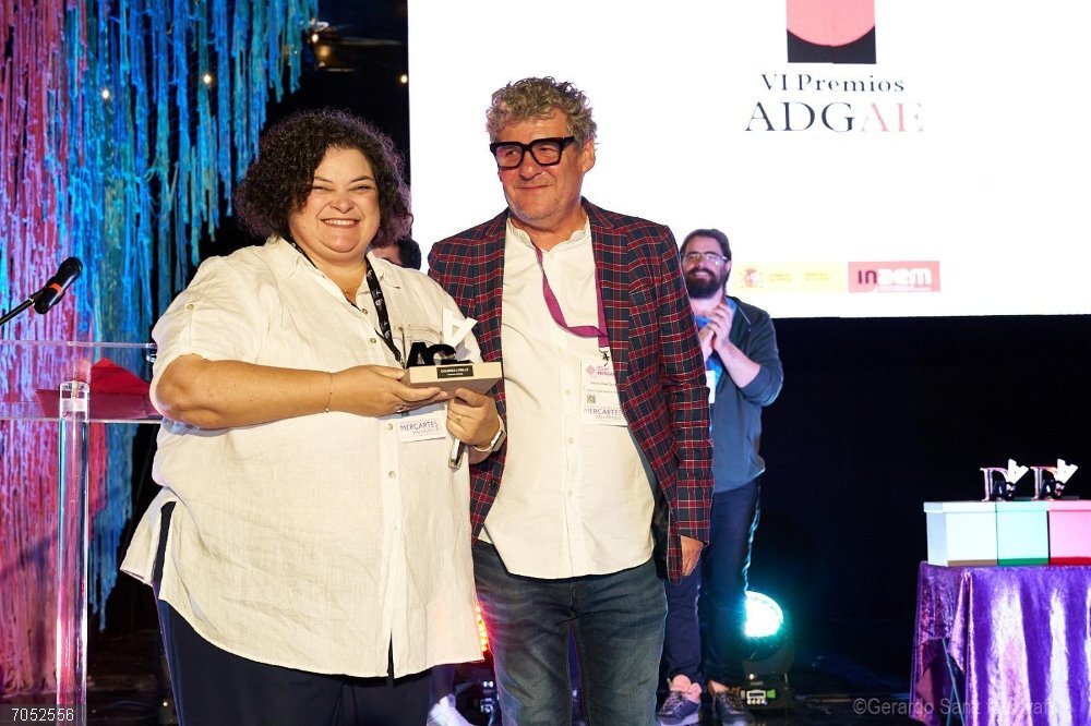 Sevilla.-La técnica de Cultura de la Diputación Dolores Lobillo, premiada por el sector de las artes escénicas La técnica de Cultura y Ciudadanía de la Diputación de Sevilla, Dolores Lobillo, recibe uno de los premios concedidos por la Asociación de Empresas de Distribución y Gestión de las Artes Escénicas (Adgae).