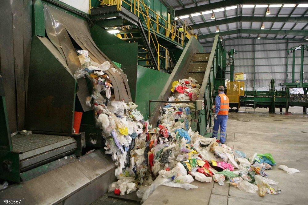Málaga.- El Consorcio provincial de Residuos de Diputación reduce el impacto climático de 159.000 toneladas de CO2 Durante el año 2024 se ha logrado disminuir un 45,5% las entradas directas a vertedero, evitando la emisión de metano, uno de los gases más nocivos para el clima