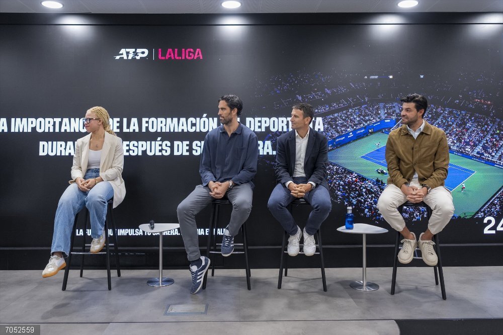 Fútbol.- LaLiga y la ATP debaten sobre el futuro de los deportistas profesionales tras su retirada Los deportistas Adiaratou Iglesias, Javier Beirán, Tommy Robredo y Miguel Torres, en la reunión entre LaLiga y la ATP.