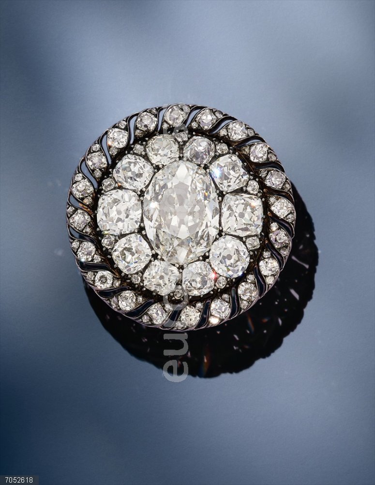 Sotheby's auction on Napoleon's brooch 24 October 2025, United Kingdom, ---: Undated handout photo issued by Sotheby's shows an old mine-cut diamond brooch, which once belonged to Emperor Napoleon I and dates back to circa 1810, and set to be auctioned for the first time. The brooch, made of nearly 100 diamonds, was left behind after the emperor fled Waterloo's battlefield to return to Paris, and was given to the King of Prussia three days later as part of the trophies his armies took back. Photo: -/Sotheby's via PA Media/dpa