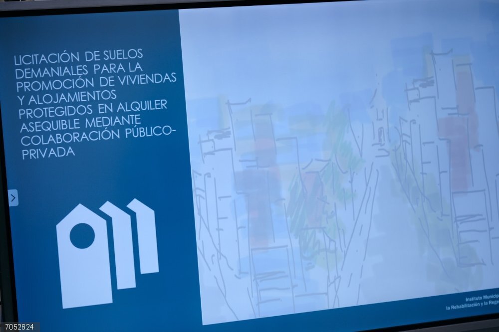 Málaga.- Málaga aprueba licitación de 14 parcelas de uso dotacional para construir alojamientos o viviendas en alquiler Ayuntamiento aprueba la licitación de 14 parcelas de uso dotacional para construir más de 1.414 alojamientos o 1.256 viviendas en alquiler asequible destinadas a jóvenes y a otros colectivos