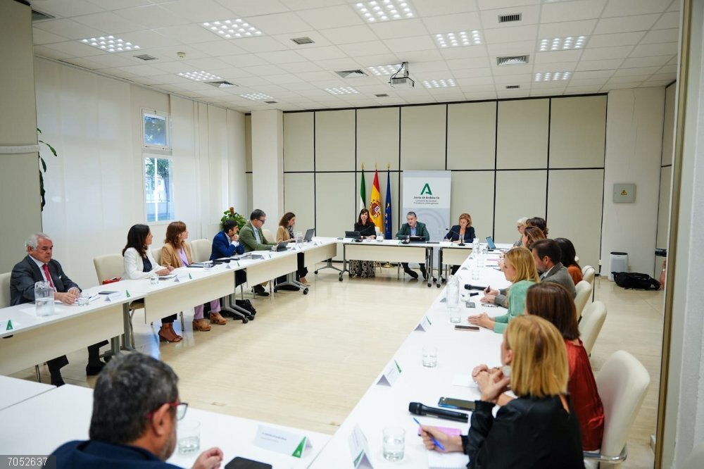 El consejero de Sanidad, Presidencia y Emergencias, Antonio Sanz, ha presidido este viernes la constitución de la comisión de seguimiento del plan de choque del cribado del cáncer de mama. El consejero de Sanidad, Presidencia y Emergencias, Antonio Sanz, ha presidido este viernes la constitución de la comisión de seguimiento del plan de choque del cribado del cáncer de mama.