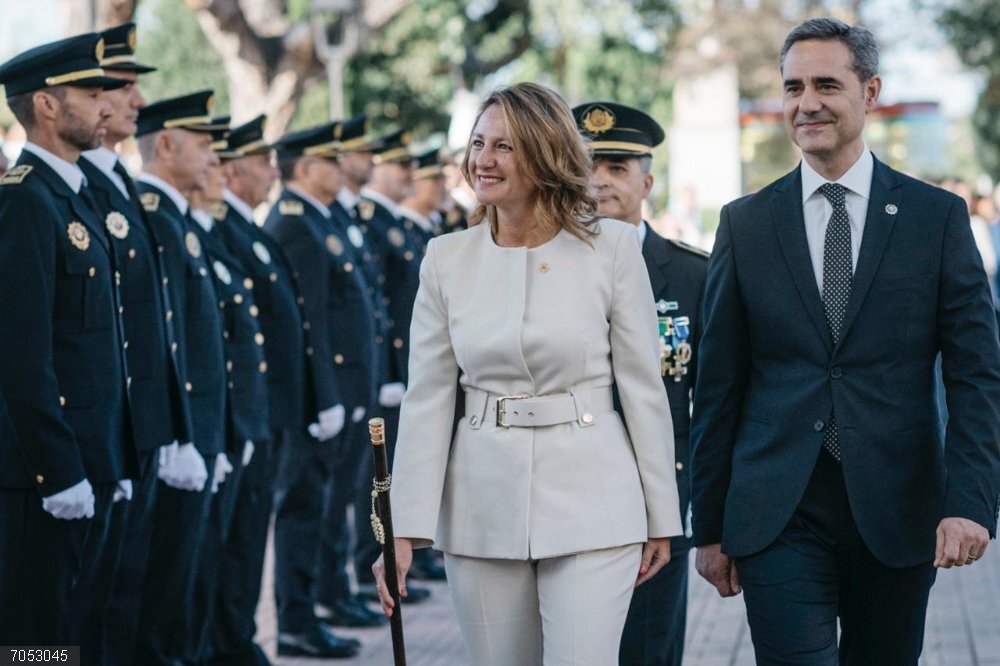 Castellón.- Carrasco apunta que se trabajará para que la Policía Local de Castelló llegue a los 300 efectivos Begoñá Carrasco y Antonio Ortolá  en el acto institucional con motivo del Día de la Policía Local