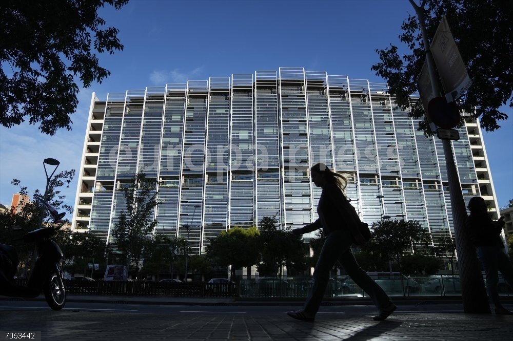El edificio Estel, antigua sede de Telefónica, abre sus puertas en el Open House de Barcelona Fachada del edificio Estel, a 24 de octubre de 2025, en Barcelona, Cataluña (España). Durante el Open House de Barcelona, se puede visitar la antigua sede de Telefónica, el Edificio Estel. El edificio ha recobrado su vida después 14 años de inactividad, albergando la sede de la empresa farmacéutica global Astrazeneca en la avenida Roma.