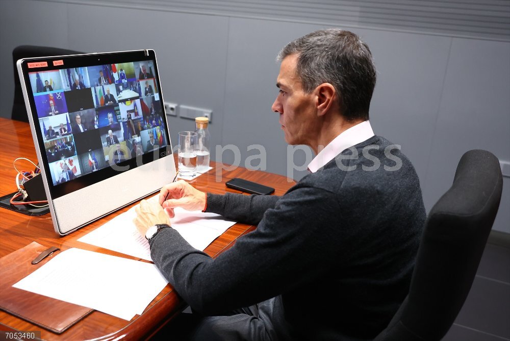 Sánchez participa en la Coalición de Voluntarios por Ucrania vía telemática El presidente del Gobierno, Pedro Sánchez, interviene vía telemática en la reunión de la Coalición de Voluntarios por Ucrania, a 24 de octubre de 2025, en Madrid (España). El presidente ucraniano, Volodímir Zelenski, participa este viernes en Londres en una reunión de la Coalición de Voluntarios, formada sobre todo por países europeos, para analizar cómo reforzar el apoyo militar y económico a Ucrania y aumentar la presión sobre Rusia para poner fin a la guerra.