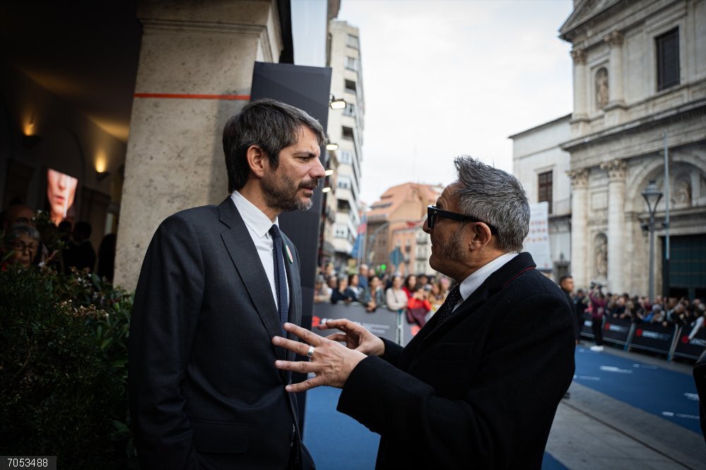 Seminci.- Urtasun compromete una subvención nominativa de 150.000 euros para el festival en 2026 haya o no PGE El ministro de Cultura, Ernest Urtasun, (i) junto al director de la Seminci, José Luis Cienfuegos.