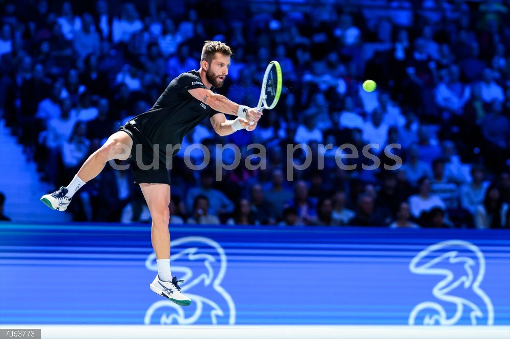 Vienna Open tennis tournament 24 October 2025, Austria, Vienna: French tennis player Corentin Moutet in action against Italy's Lorenzo Musetti   during their men's singles quarter final match of the Vienna Open tennis tournament at the Wiener Stadthalle. Photo: Max Slovencik/APA/dpa