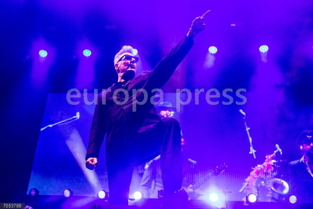 Loquillo actúa en el Movistar Arena El cantante Loquillo durante su concierto en el Movistar Arena, a 23 de octubre de 2025, en Madrid (España). Loquillo ofrece en su gira "Corazones Legendarios: Grandes Clásicos en Vivo" lo mejor de su repertorio, con sus grandes éxitos y los clásicos del rock español.