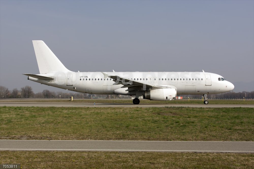 Lituania.- Lituania suspende el tráfico aéreo en dos aeropuertos por globos meteorológicos procedentes de Bielorrusia March 4, 2023, Bergamo, Italy: An Avion Express Airbus 320 taxiing at Milan Bergamo Orio al Serio airport. Avion Express is a Lithuanian ACMI and aircraft leasing operator headquartered in Vilnius. The company is a part of Avia Solutions Group. It is the largest narrow-body ACMI operator in the world. In 2019 the company is operating 22 Airbus A320 family aircraft.