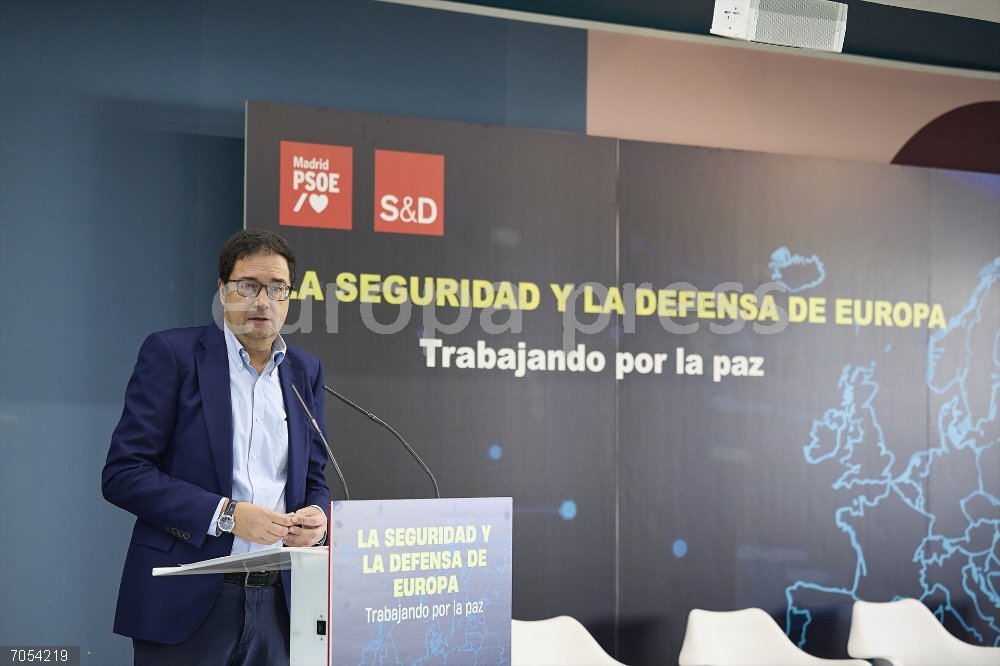 Jornada sobre ‘la Seguridad y la Defensa en Europa’ en Madrid El ministro para la Transformación Digital, Óscar López, interviene durante una jornada sobre ‘La seguridad y la Defensa en Europa, en el Círculo de Bellas Artes, a 25 de octubre de 2025, en Madrid (España). La jornada se titula 'La Seguridad y la Defensa en Europa: Trabajando por la paz', y participan expertos en ciberseguridad del CNI, INCIBE, MCCE, o Women4Cyber, entre otros.