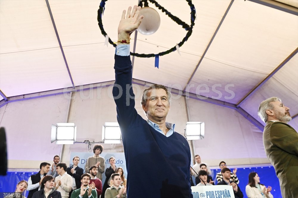 Feijóo interviene en el Día del Afiliado del PP de Aragón (Zaragoza) El presidente del Partido Popular, Alberto Núñez Feijóo, interviene en el acto por el Día del Afiliado del PP de Aragón en el Parque de Atracciones, a 25 de octubre de 2025, en Zaragoza, Aragón (España). El Partido Popular de Aragón organiza esta cita anual para reunirse con sus afiliados en un ambiente festivo.