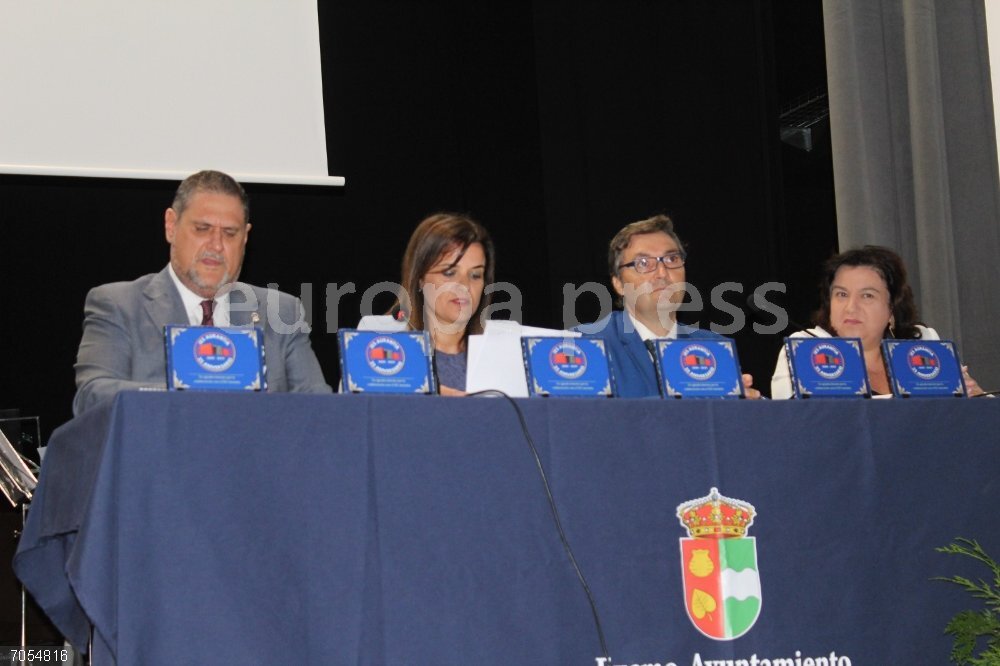 El reconocimiento al IES Aurantia de Benahadux (Almería), por su 25º Aniversario. El reconocimiento al IES Aurantia de Benahadux (Almería), por su 25º Aniversario.
