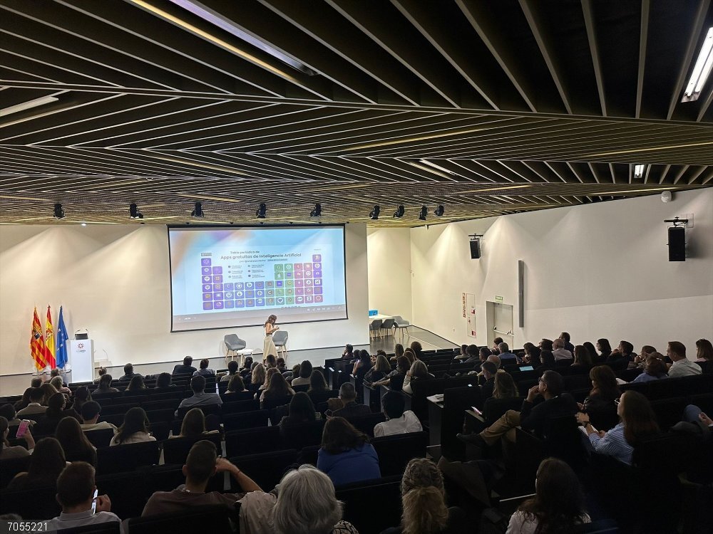 Informadores de salud piden reforzar el compromiso científico ante al "desmantelamiento deliberado" de las medidas Trump La periodista de RTVE  Montserrat Rigall i Corominas  ha impartido el taller "Inteligencia Artificial aplicada a la Información en Salud".