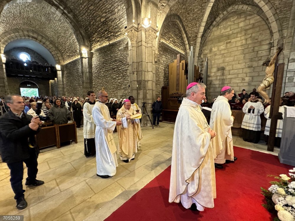 Cientos de alaveses, vizcaínos y guipuzcoanos conmemoran en Estibaliz 75 años de la reestructuración de la iglesia vasca Celebración del 75 aniversario de la reorganización de la iglesia en Euskadi