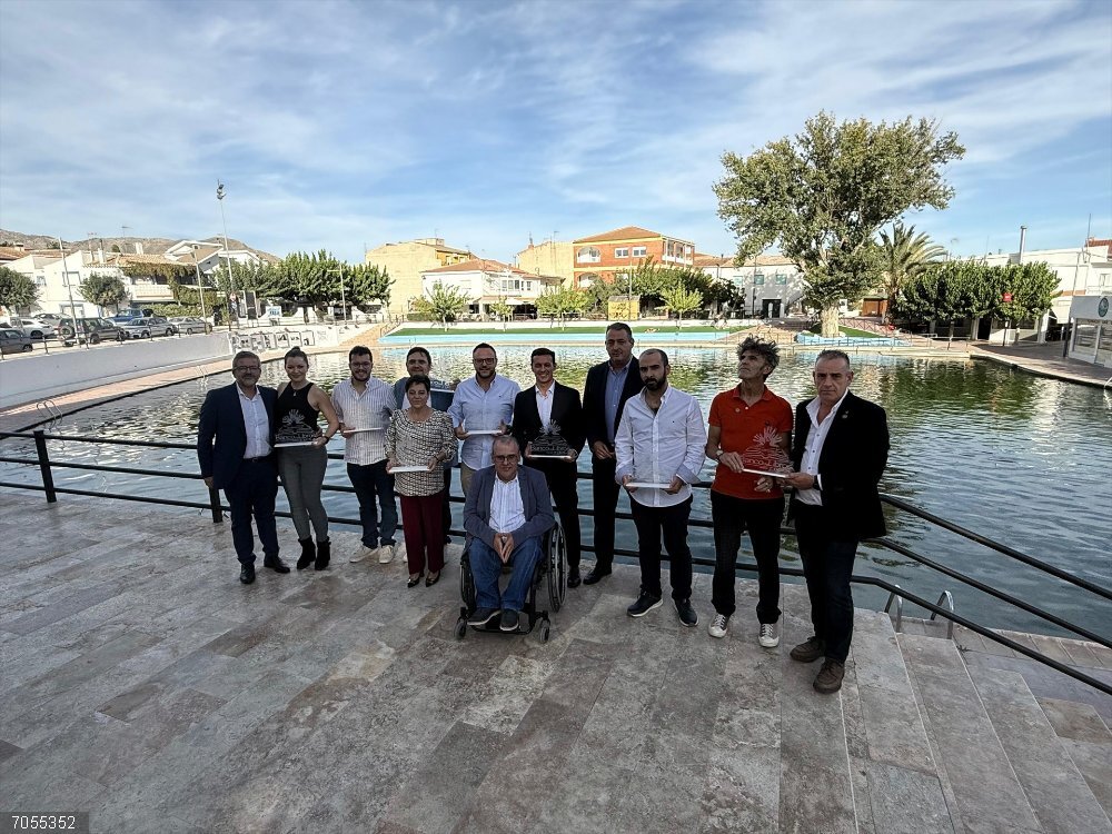 Almería.-Diputación.-La Asociación Banco de Libros de Tíjola reconoce la labor de la Diputación por los más vulnerables Acto de la Asociación Banco de Libros de Tíjola (Almería).