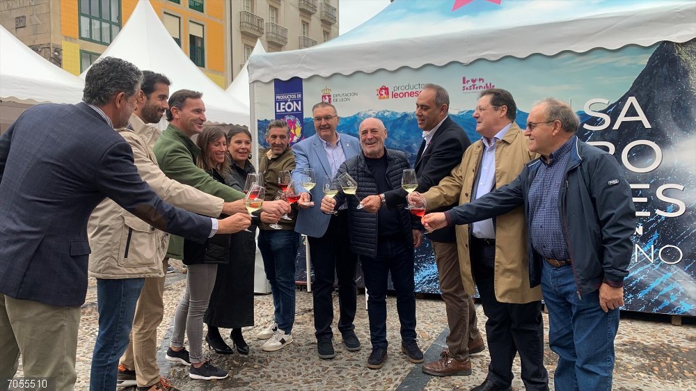 La Diputación inaugura la II Feria de los Productos de León en Gijón con 23 expositores de productos leoneses La II Feria de los Productos de León