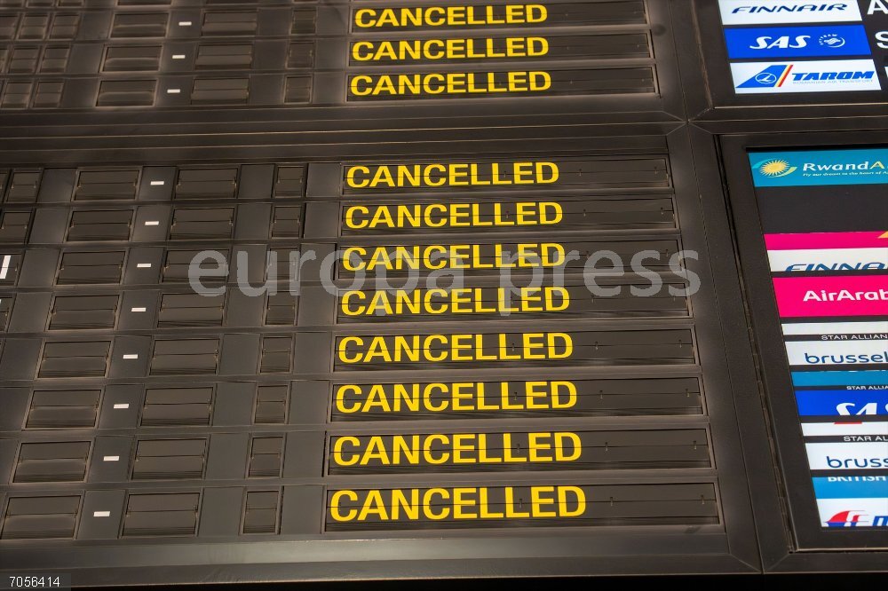 Lituania.- El aeropuerto de Vilna suspende operaciones por segundo día consecutivo ante la presencia de globos October 14, 2025, Brussels, Belgium: Cancelled flights at Brussels Airport pictured during a national strike in Zaventem. All departing flights are cancelled as part of a national day of action to protest against the federal government's austerity measures.