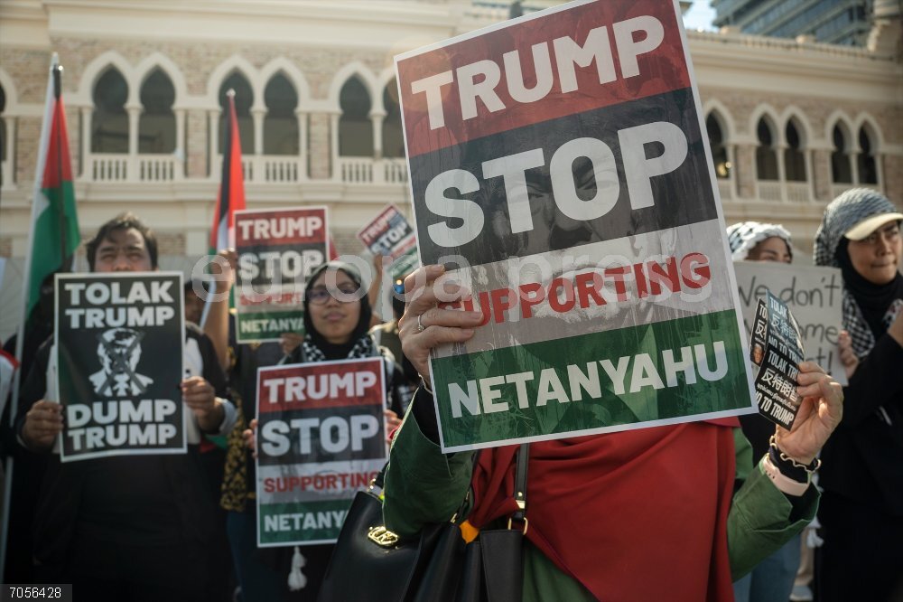 Protest Against US President's Participation in AEAN 26 October 2025, Malaysia, Kuala Lumpur: Protesters hold placards during a protest against US President Donald Trump's visit for the Association of Southeast Asian Nations (ASEAN) 47th ASEAN Summit in Kuala Lumpur. Photo: Asyraf Rasid/ZUMA Press Wire/dpa
