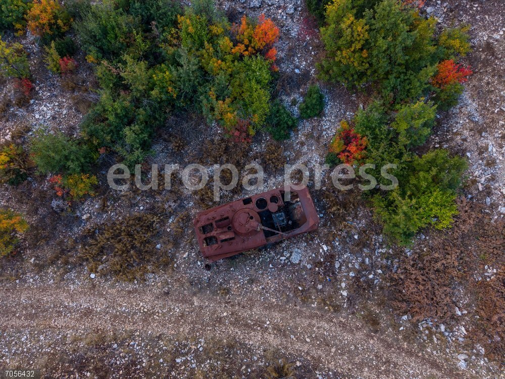 Abandoned Military Vehicles in Syria's Coastal Mountains 25 October 2025, Syria, Tall al-Kabana: An army vehicle pictured in a deserted area in Latakia. The Syrian war left behind many worn-out military vehicles in the areas that witnessed the most violent battles over many years in the Hama and Latakia. After the war ended, these vehicles remained in place near the rubble and in the mountains, testifying to the intensity of the battles and the long history that had passed. Photo: Moawia Atrash/dpa