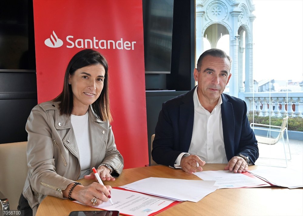 Ayuntamiento y Banco Santander colaborarán para el impulso de startups vinculadas al CIE Igual e Iturbe en la firma del convenio