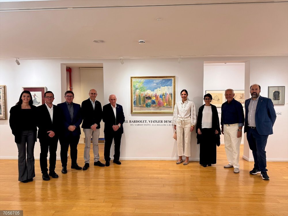 El Consell rinde homenaje al pintor Coll Bardolet con una exposición inédita sobre su faceta más viajera Inauguración de la exposición 'Coll Bardolet, viatger desconegut. Del Marroc exòtic a la Mallorca rural'