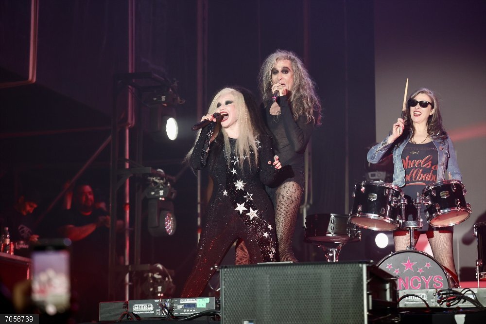 Más de 10.000 'hortefans' despiden una nueva edición del festival Horteralia al ritmo de Fangoria y las Nancys Rubias Fangoria y Mario Vaquerizo actúan en el festival Horteralia de Cáceres