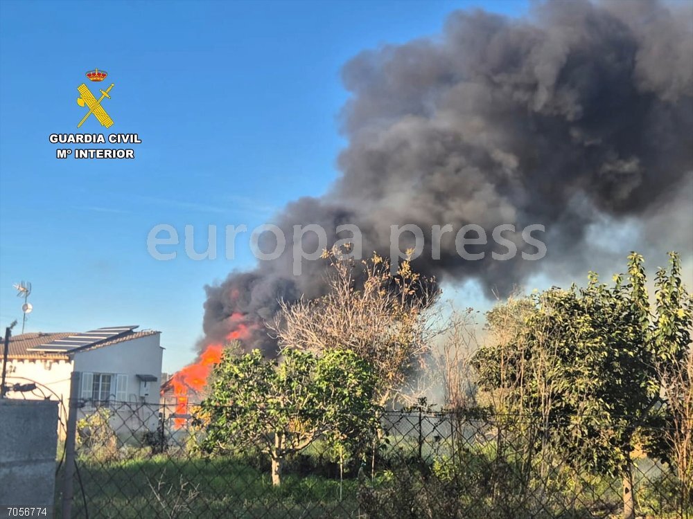 Sucesos.- Desalojadas varias viviendas tras un incendio en una finca rústica de Santa Margalida Desalojadas varias viviendas tras un incendio en una finca rústica de Santa Margalida