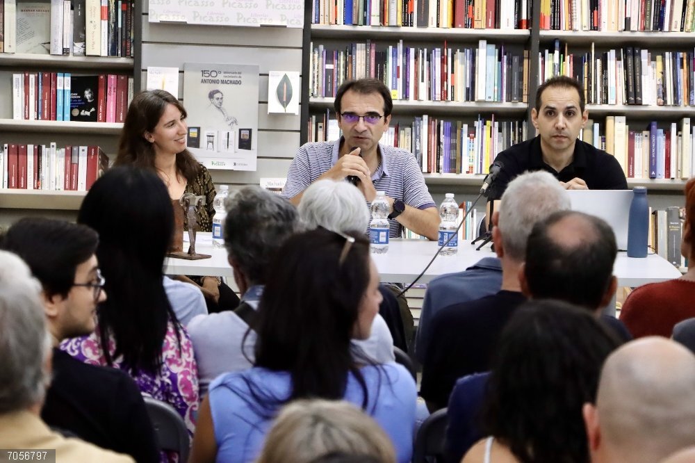 Almería.-Investigadores de la UAL impulsan una obra multidisciplinar sobre El Puche Presentación del libro sobre El Puche, en Almería.