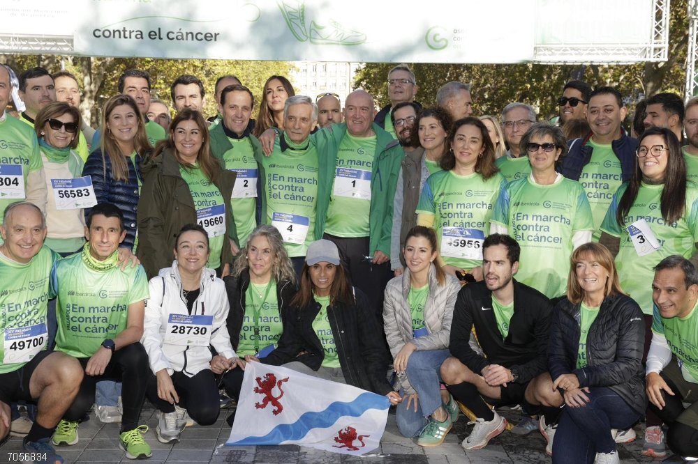 Una 'marea verde' de más de 52.000 personas marcha contra el cáncer en Valladolid Una 'marea verde' de más de 52.000 personas marcha contra el cáncer en Valladolid